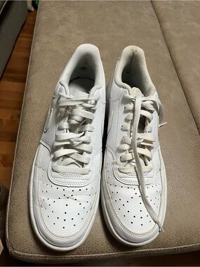 Nike White Low-Top Leather Sneakers size  10